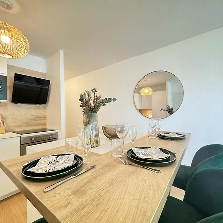 Apartmán L'hibiscus - Centre - Parking - 2p